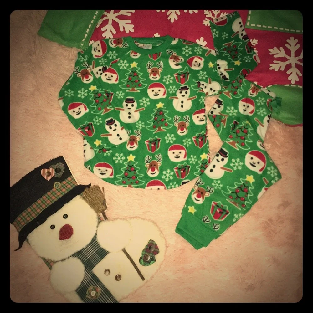 NWT Children’s Place Unisex Two Piece Christmas Holiday Flannel Pajama Set
